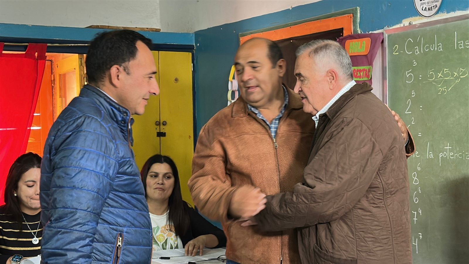 Jaldo saludó al intendente Antonio Moreno y al Legislador Roberto Moreno luego de emitir su voto.