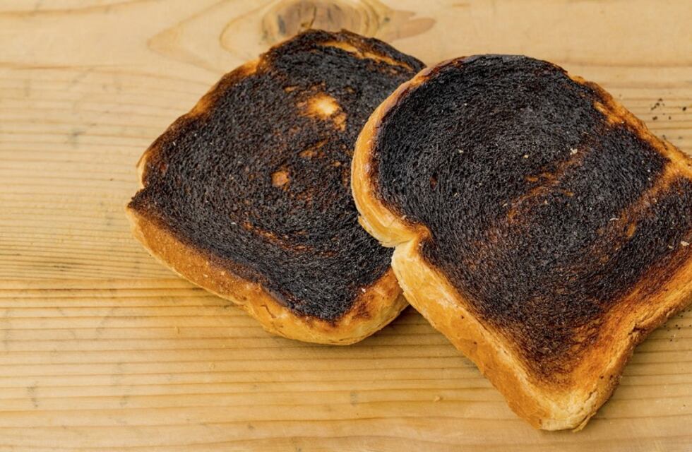 Se le quemaron las tostadas y su reacción fue única: “¡Están muy bronceadas!”