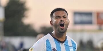 Edwin Cardona convirtió su primer gol en Racing, ante Defensa y Justicia.
