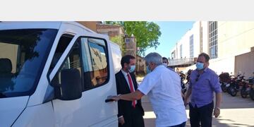 Entrega de vehículo al Hospital Gualeguaychú. Foto: H.C
