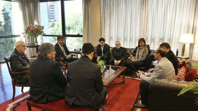 Encuentro entre el vicegobernador, Miguel Acevedo y cientificos locales