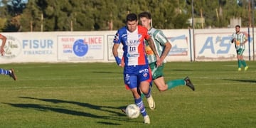 Julián Vivas convirtió los dos goles de Rosario Puerto Belgrano (Foto: La Nueva).