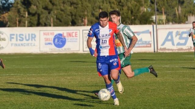 Julián Vivas convirtió los dos goles de Rosario Puerto Belgrano (Foto: La Nueva).