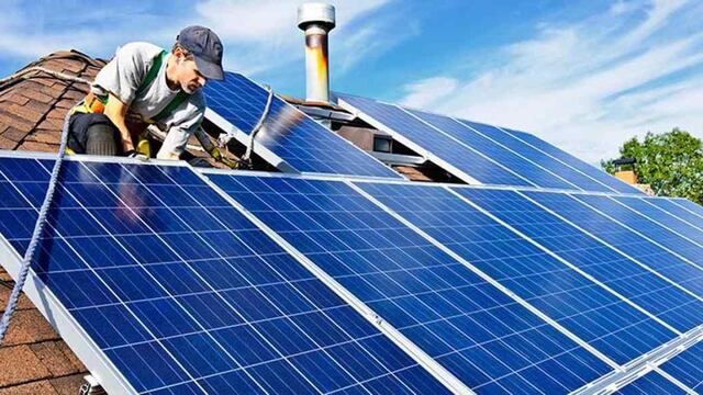 PANELES. Los paneles solares son la tecnología más usada para generar energía desde el hogar.