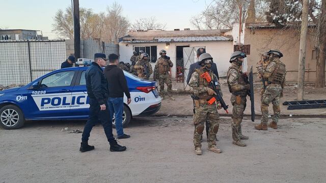 Acusado de dispararle a un vecino se atrincheró y amenazó con prenderse fuego. Ocurrió en Villa María (La Voz).