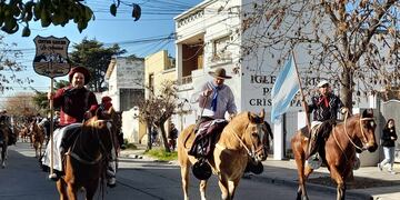 El tradicional desfile cívico militar volvió a Punta Alta y fue muy emotivo