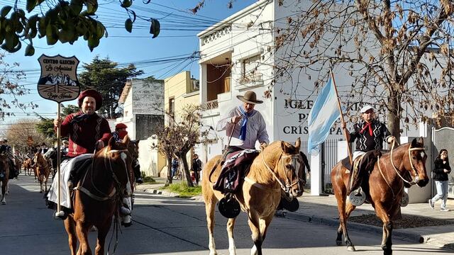 El tradicional desfile cívico militar volvió a Punta Alta y fue muy emotivo