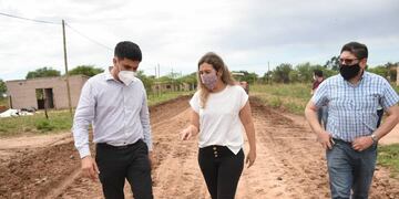 Soneira junto a Ciucci recorriendo un barrio de Pinedo