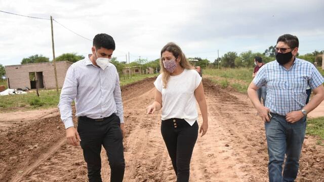 Soneira junto a Ciucci recorriendo un barrio de Pinedo