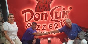 Antonio Seguí visitó la Pizzería Don Luis en su último viaje a Córdoba, días antes de morir (Foto, gentileza Pedro Iudicello)