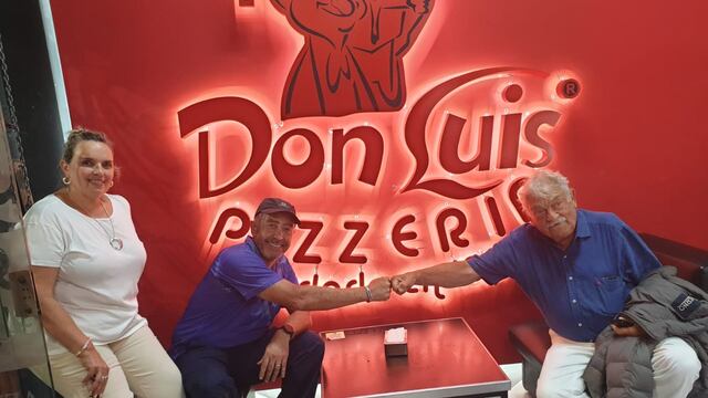 Antonio Seguí visitó la Pizzería Don Luis en su último viaje a Córdoba, días antes de morir (Foto, gentileza Pedro Iudicello)