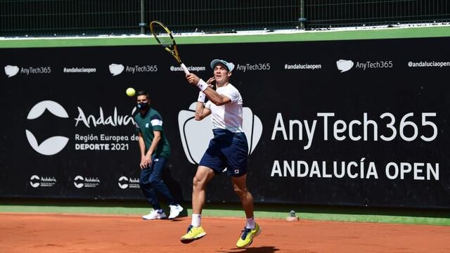 El zurdo festejó en el Andalucía Open y ahora debe medirse ante el coreano Soonwoo Kwon. (@andaluciaopen)