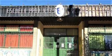 Asaltaron la Escuela 174 de Trelew y se llevaron hasta la comida de los alumnos.