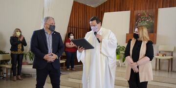 El padre Gabriel Camusso recibió la llave de la ciudad de Arroyito