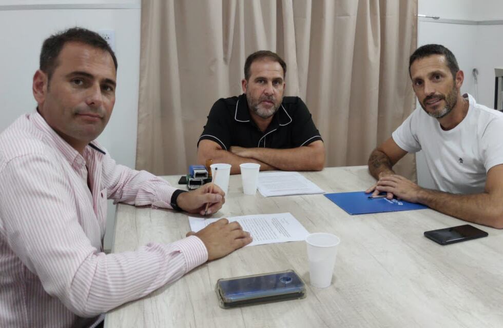 Pérez firmó dos convenios que amplían las áreas de trabajo en oficinas del consumidor