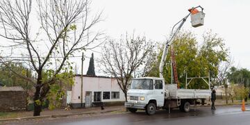 Colocaron luces led en el casco urbano del distrito de Goudge.