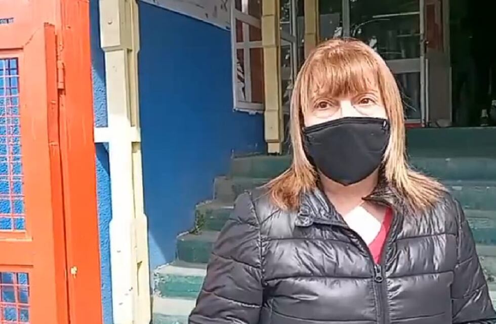 Elecciones 2021: Chispita Fadul votó en la Escuela 9 de Ushuaia