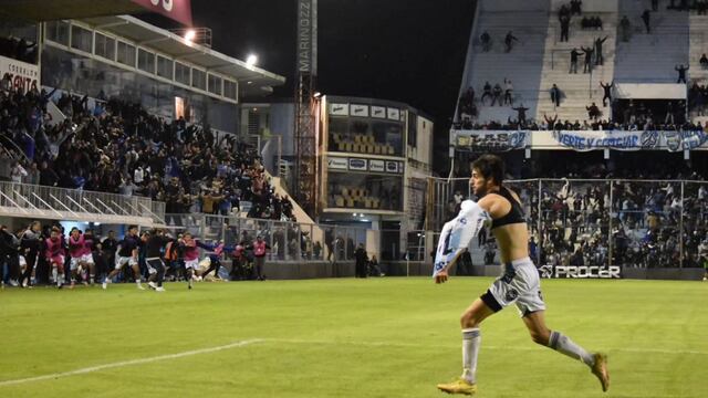 Lucas Albertengo festeja el gol de la victoria de Atlético de Rafaela