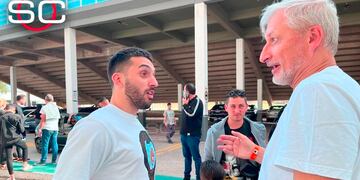 Facundo Campazzo estuvo en la final. Lo recibió Héctor Campana, titular de la Agencia Córdoba Deportes.