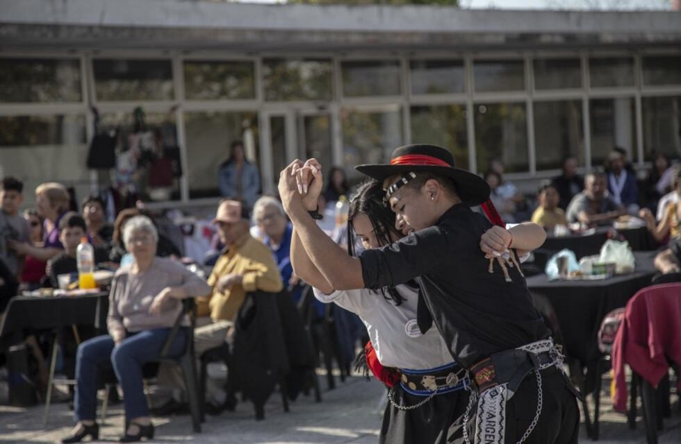 El Municipio rosarino invita a conectarse con la cultura folkórica en el ciclo “Rosario de Peñas”