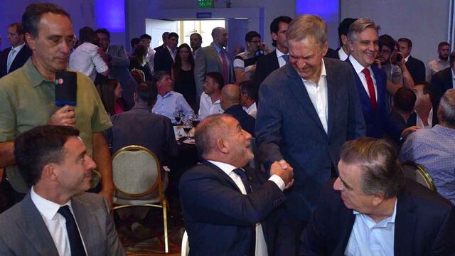 Juan Schiaretti se encontró con Rodrigo de Loredo, Luis Juez y Mario Negri, principales opositores (La Voz).