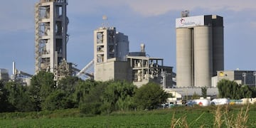 Holcim Argentina cierra la fábrica de cemento de Yocsina.