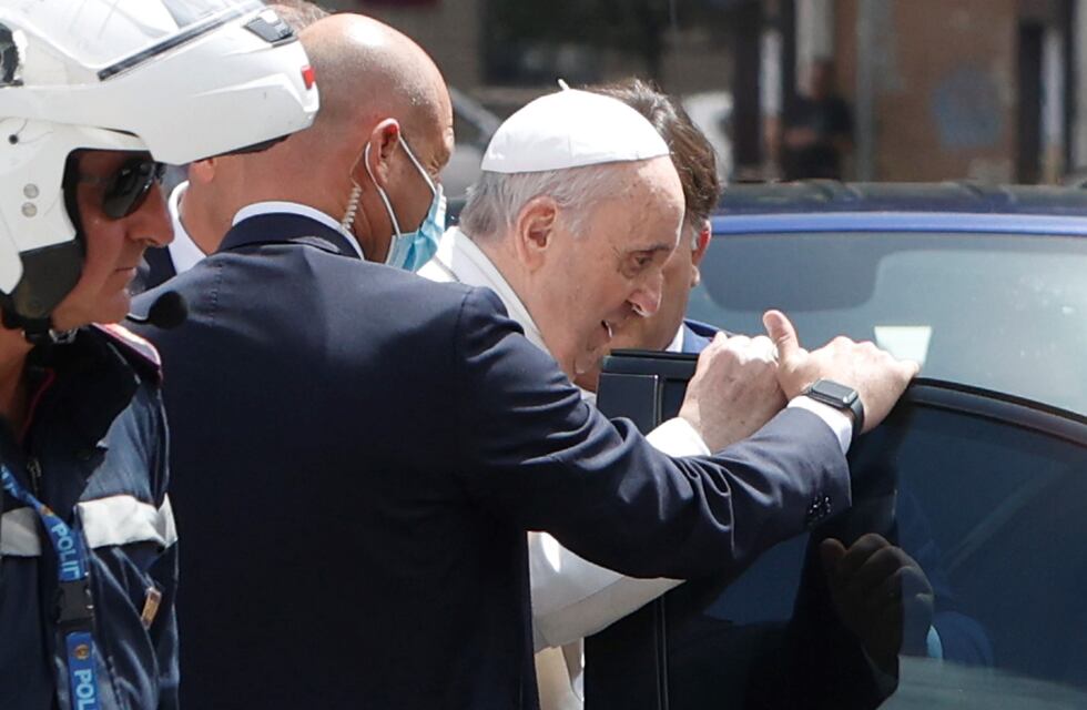 Interceptaron una carta dirigida al papa Francisco con tres balas en su interior