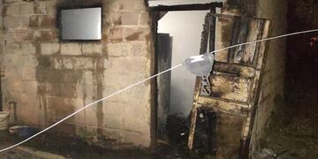 Se incendió una casa en Plaza Oubiñas y buscan ayuda para reconstruirla