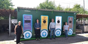 Pérez recibió una chipeadora para acelerar la gestión de residuos verdes (Gobierno de Santa Fe)