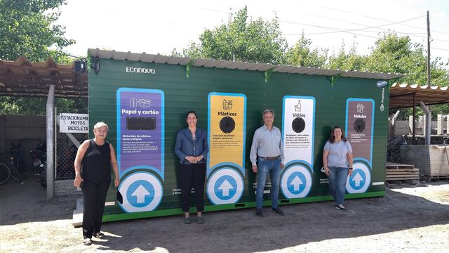 Pérez recibió una chipeadora para acelerar la gestión de residuos verdes (Gobierno de Santa Fe)