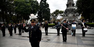 Himno Nacional Argentino interpretado por el Departamento Banda de Música de la Policía de Córdoba en la Plaza San Martín de la capital cordobesa. (Pedro Castillo / La Voz)