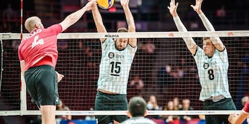 Vóley: Liga de las Naciones con un brillante Lóser, junto a De Cecco (bloqueo de la derecha). Ambos, figuras.