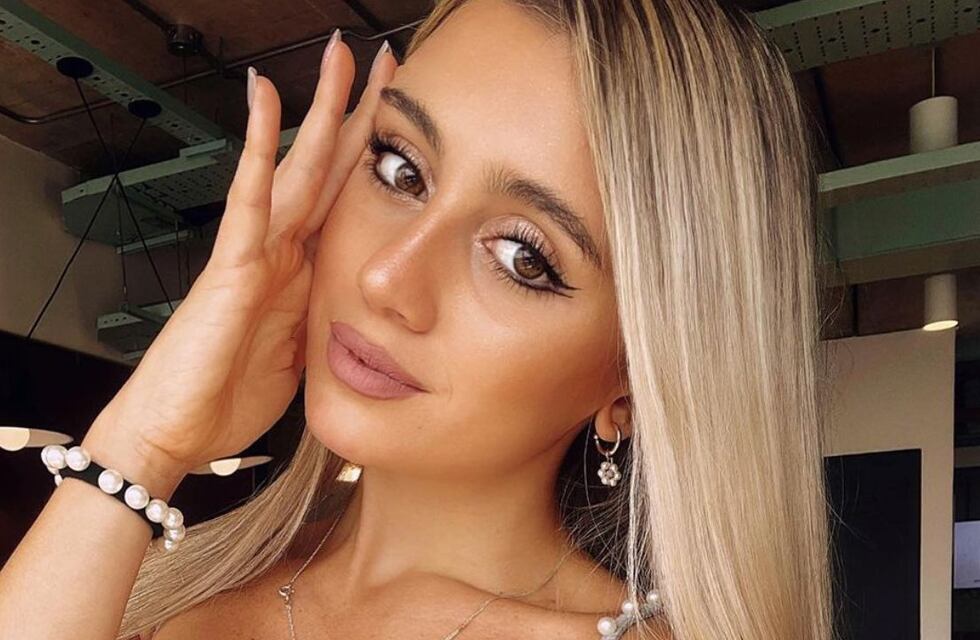 More Beltrán recargó energías con una microbikini verde militar desde Miami