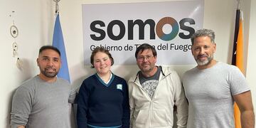 El Secretario de Deportes, Matías Runín, recibió en su oficina a Jazmín y su padre Diego.