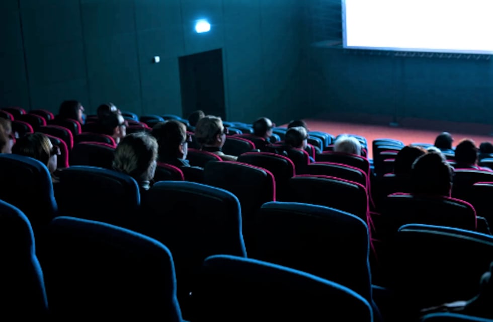 Una jubilada de 81 años se desmayó y murió en pleno cine de La Plata
