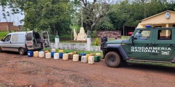 Gendarmería secuestró 500 litros de combustible ilegal en El Alcázar.