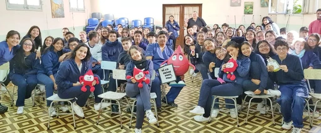 Equipos del Centro Regional de Hemoterapia (CRH) de Jujuy promueve la donación de sangre en todos los niveles educativos de la provincia.