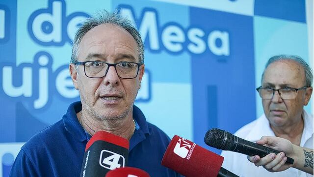 El ministro Carlos Stanic anunció un próximo llamado a licitación para la construcción de un sistema de clarificación de agua, en Jujuy. A su lado, el titular de Agua Potable de Jujuy, Juan Carlos García.