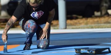 Por los 75 años de la Liga, la NBA ayudó con la remodelación de las dos canchas en Córdoba, una en el CPC Centro América y en el Parque Kempes. (NBA)