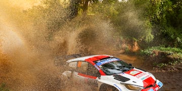 Rovanpera avanza hacia el triunfo en el Safari con el Toyota Yaris.