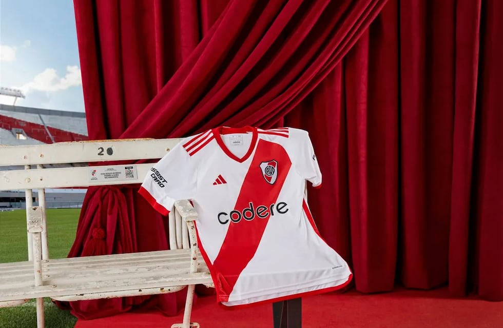 Cómo comprar la camiseta de River con hasta 40% de descuento y cuotas sin interés en CABA