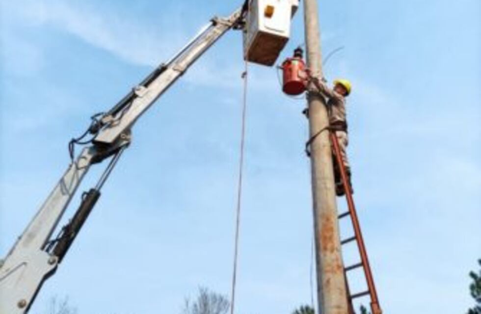 Se realizaron trabajos de mejoramiento en el servicio eléctrico en Wanda y Campo Viera