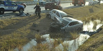 Siniestro vial fatal en Circunvalación: dos muertos tras un triple choque.