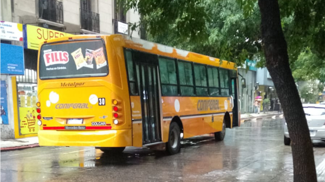 La chica murió atropellada por un colectivo en la esquina de 27 de Abril y Vélez Sársfield, en pleno centro de Córdoba. (Policía)