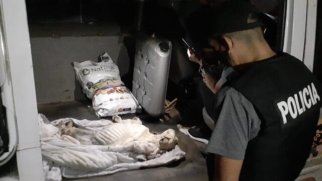 Publicaron una foto en Facebook de un perro desnutrido y la policía hizo un allanamiento para rescatarlo.