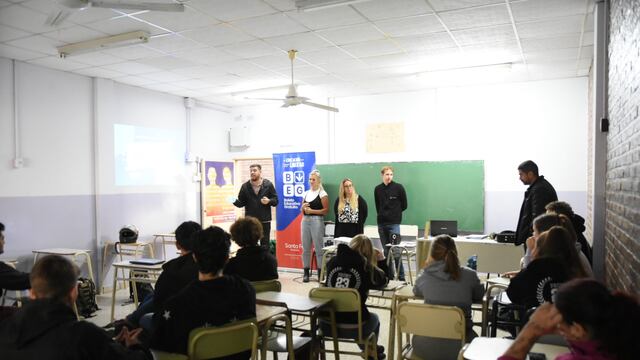 “A la Par: más educación más trabajo” se presentó en la Escuela 654