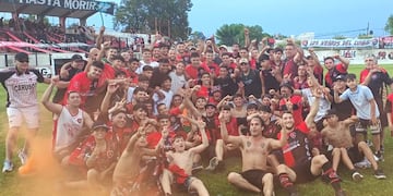 Sporting igualó ante Libertad y aseguró su permanencia en Primera. (Foto: Fútbol de Punta).