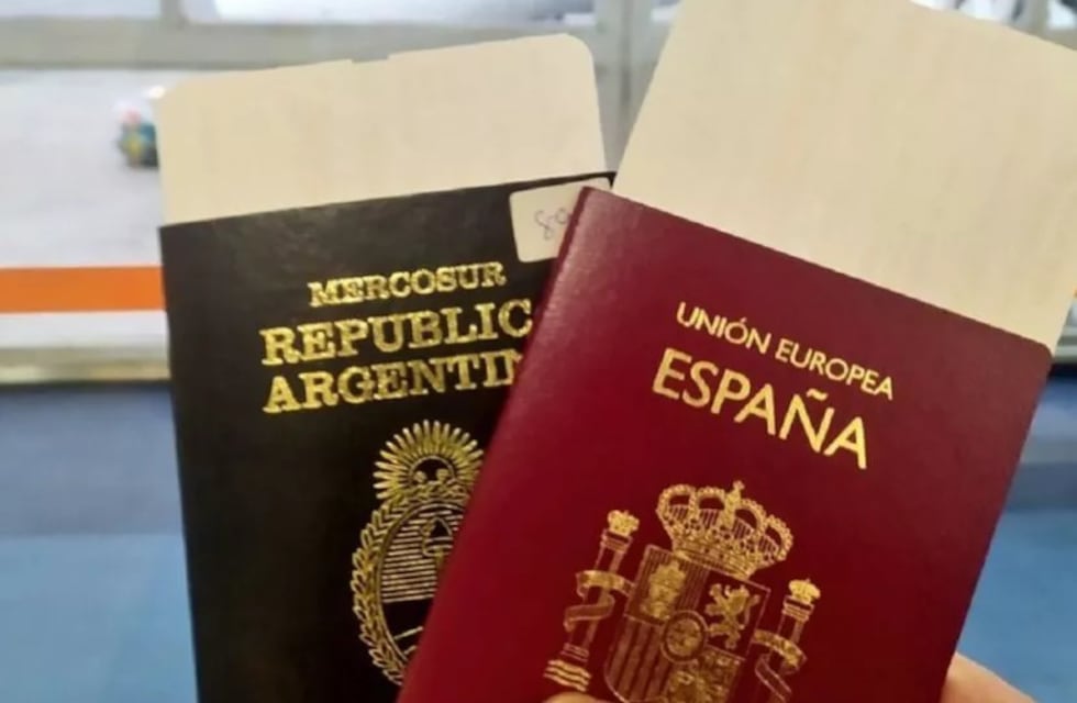 Qué va a pasar con el trámite de la ciudadanía española tras la pelea entre Javier Milei y Pedro Sánchez