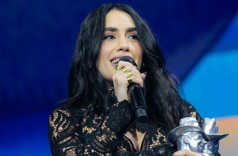 Bandera de Argentina, del orgullo y un fuerte discurso: Lali Espósito en los Premios Gardel 2024