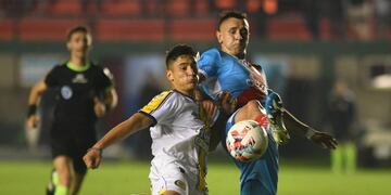 El futbolista de 18 años tiró una definición de lujo ante Arsenal.